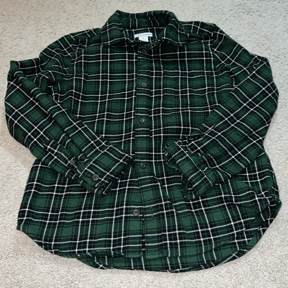 ❄️Kids Shirt Set Green Flannel Button Down and Gray Henley❄️ - Picture 2 of 7